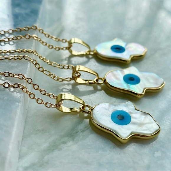 Hamsa Carved Shell Evil Eye Necklace - Picture 4 of 6